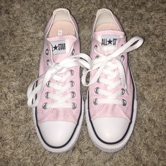 NEW Light pink converse