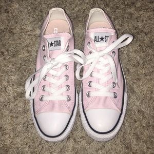NEW Light pink converse