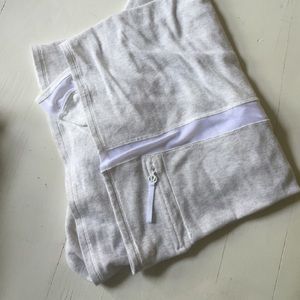 VEUC lululemon sun salutation circle scarf