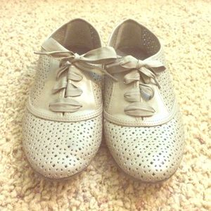 gray saddle shoes in great condition!