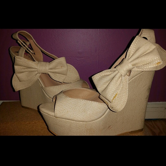 Tan Penny Loves Kenny wedges