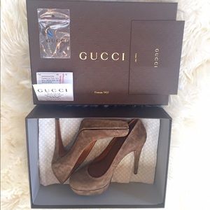 Gucci suede pumps