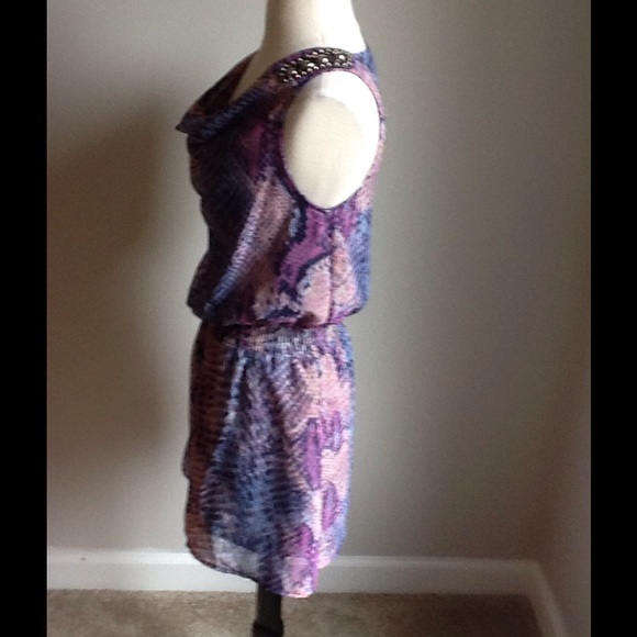 SOLD! Pretty Dress - Picture 3 of 4