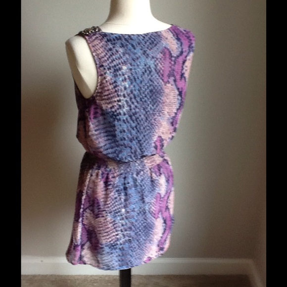 SOLD! Pretty Dress - Picture 4 of 4