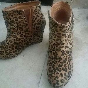 Leopard wedge