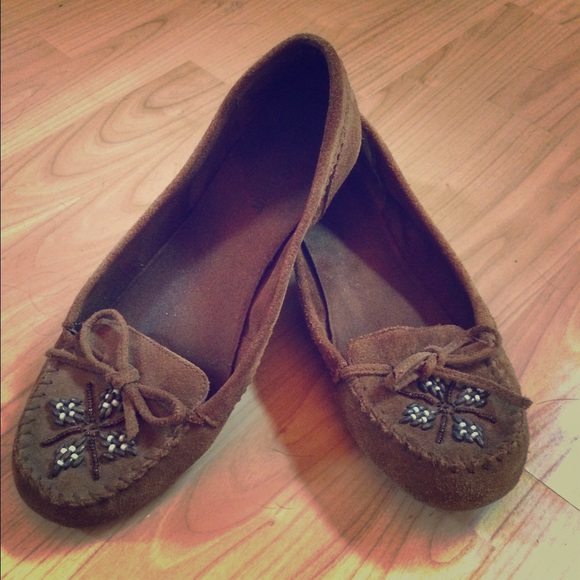 Minnetonka moccasins size 9