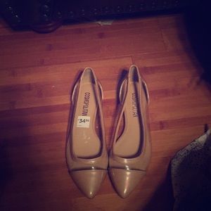 Cosmopolitan nude flats 😍