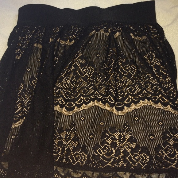 Black lace skirt from Forever 21. Never worn⚠️ - Picture 2 of 3