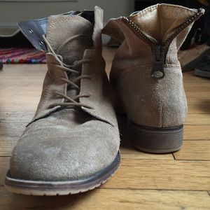 Steve Madden Suede Combat style boots