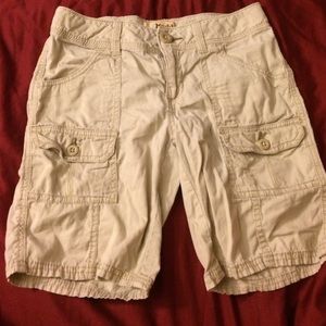 Mudd Beigh Figertip Shorts