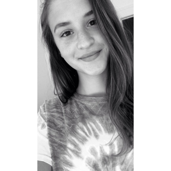 Meet your Posher, Nicole - Picture 1 of 1