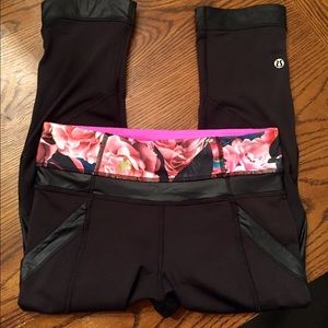 Lululemon Chase me? crop secret garden sz 4 EUC