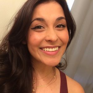 Meet your Posher, Nayeli