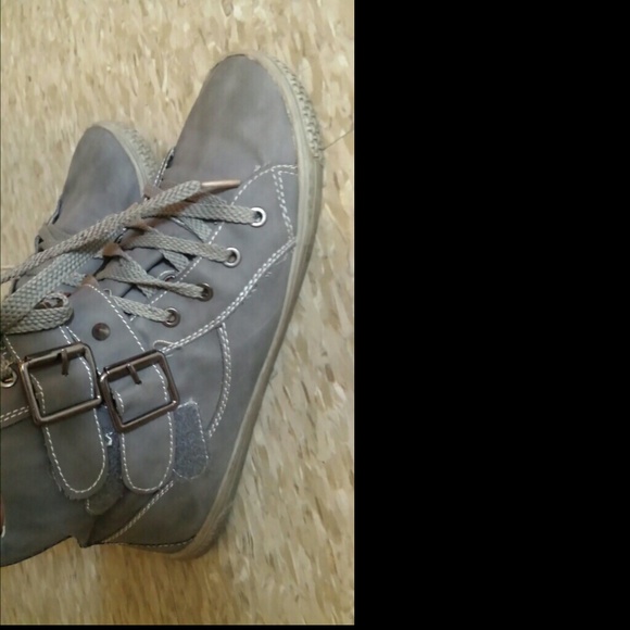 Shoes - Picture 2 of 3