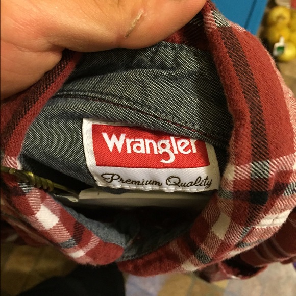 Wrangler button up! - Picture 3 of 3