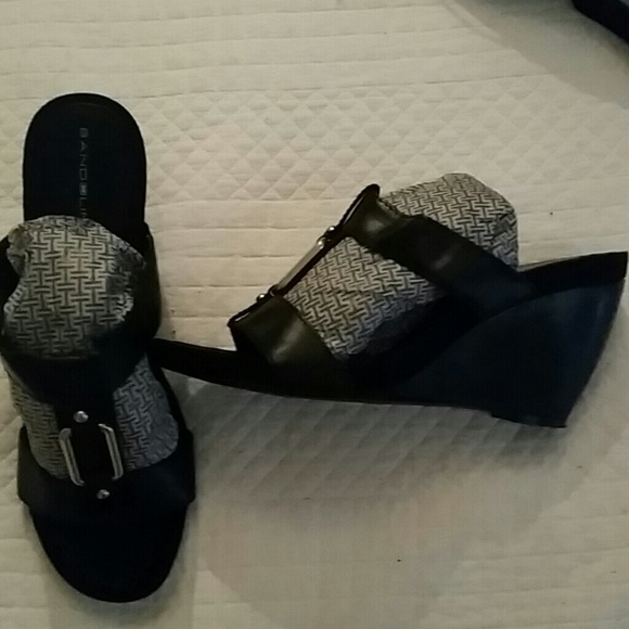 Sandals - Picture 2 of 4