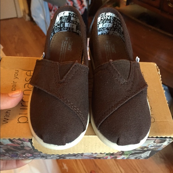 Brown canvas TOMS