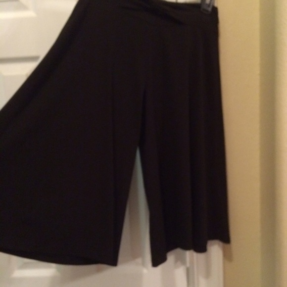LARGE YOUTH GOUCHO PANTS - Picture 3 of 3