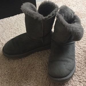 grey ugg 6