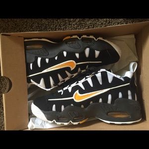 Nike air max gold black and white