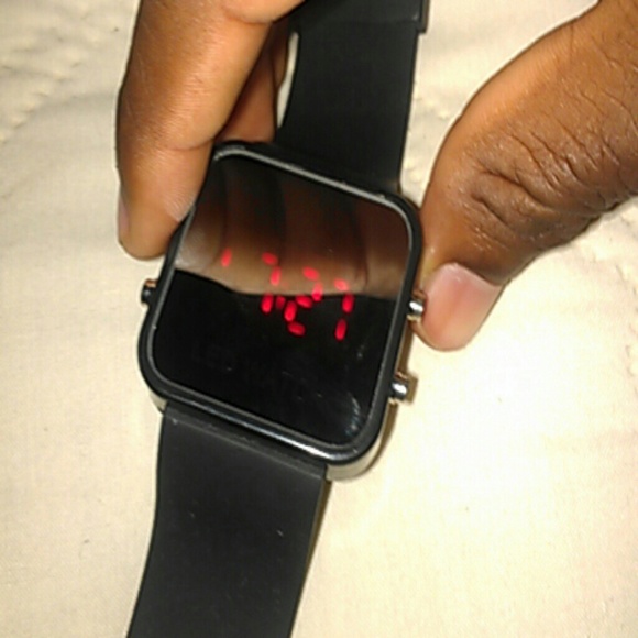 LED watch - Picture 4 of 4