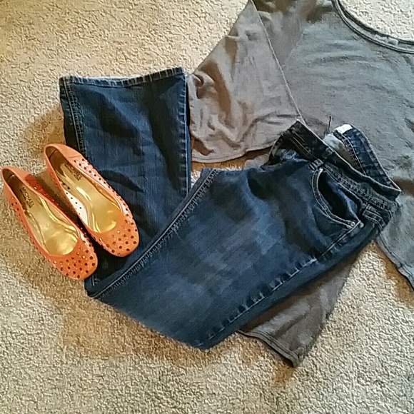 ***SOLD LOCAL*** Super Cute "Bell Bottom" Jeans!