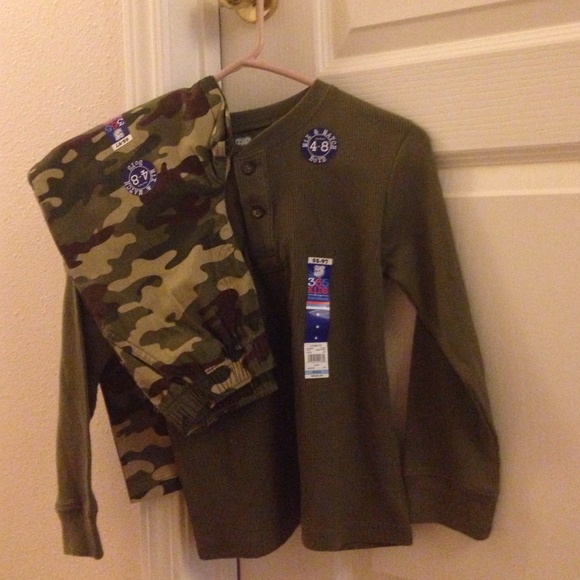 Boys size  7 camo pants &  green henley size 6.