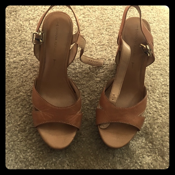Banana Republic 4 inch wedges. Never worn!