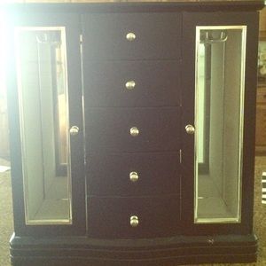 Small jewelry holder