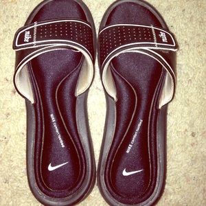 Nike comfort sandals
