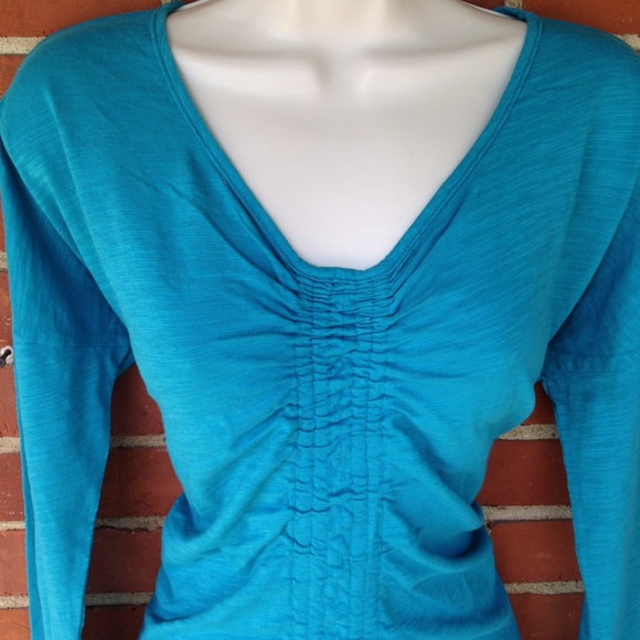 NWT Aqua Blue Teal Casual Rusched Top Size S - Picture 4 of 4