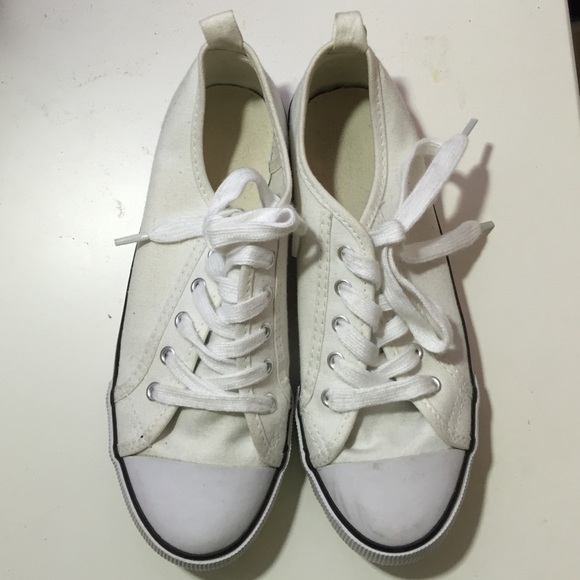 DIVIDED WHITE SNEAKERS