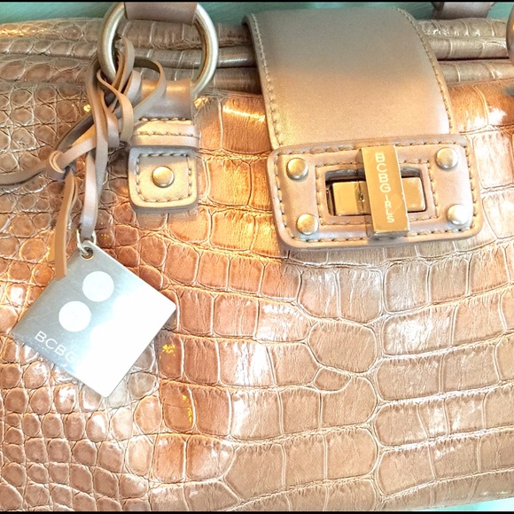 ✨BCBGirls Faux Alligator Tote ✨ - Picture 4 of 4