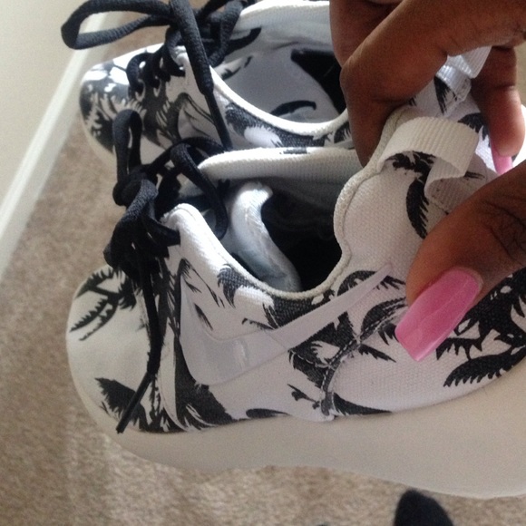Nike Roshe Run Palm Tree