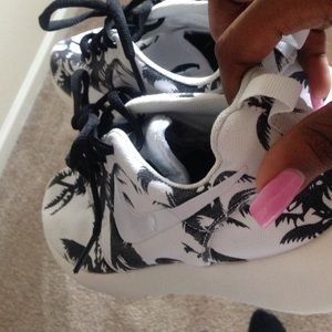 Nike Roshe Run Palm Tree