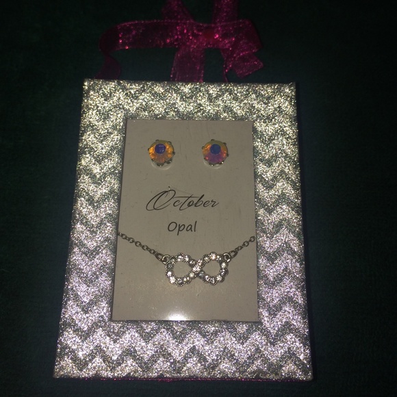 CLOSING💛 October Opal birthstone jewelry box