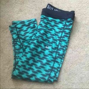 Nike workout capris