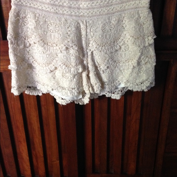 Cream color  lace shorts $6 - Picture 2 of 3