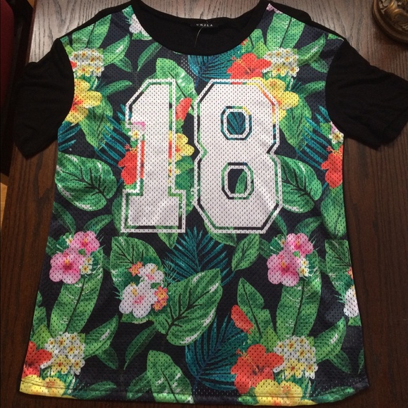 Amazon/Black Jersey Top