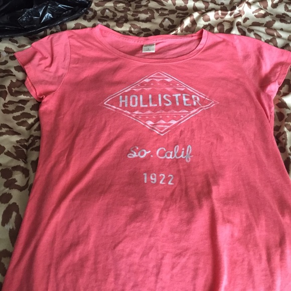 Hollister graphic tee