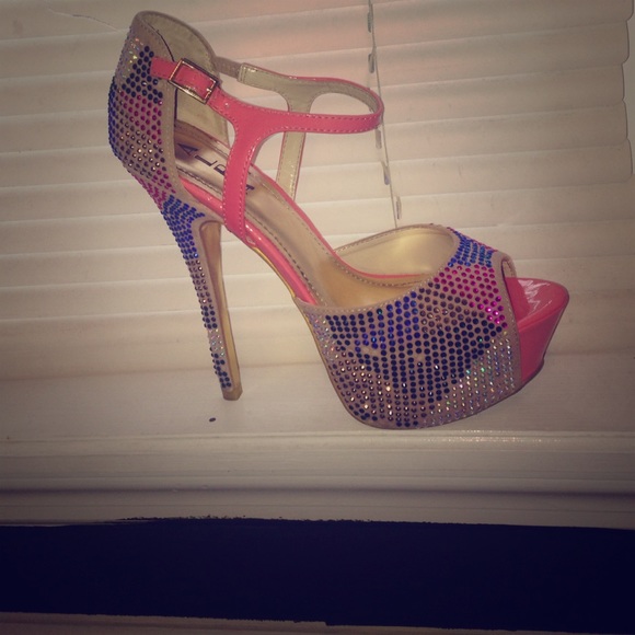 NIGHT ON THE TOWN? DATE NIGHT 😜? GET POPPING!