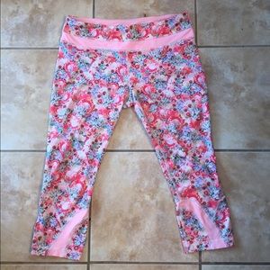 Lululemon Run Inspire Crops in Flowerbomb