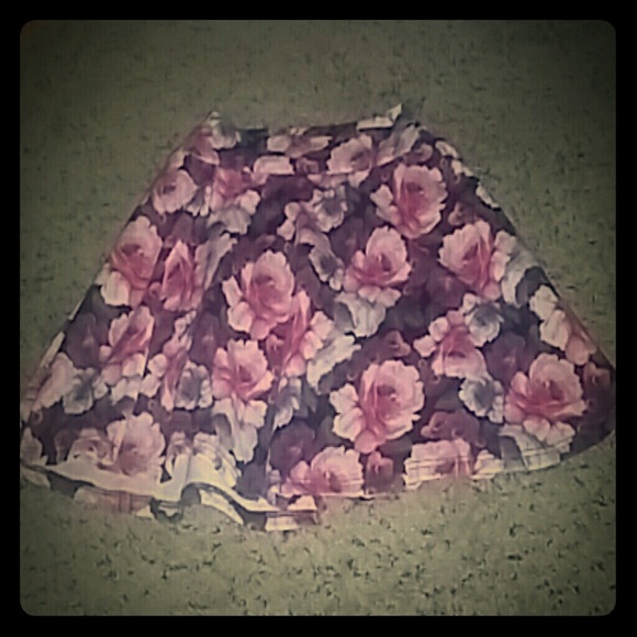 Skirt - Picture 1 of 1