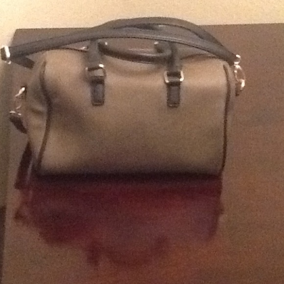 Handbag - Picture 2 of 3