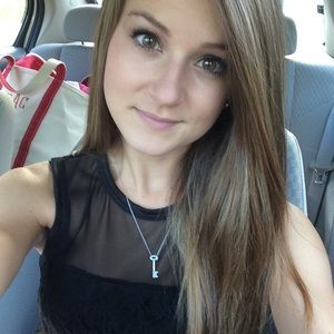 Meet your Posher, Becca