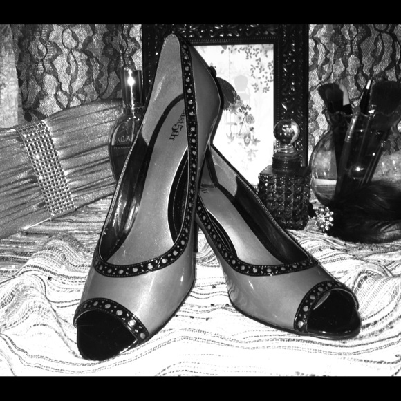 East 5th Shoes - ✨Sale✨ Gray & Black Peep-Toe Pumps