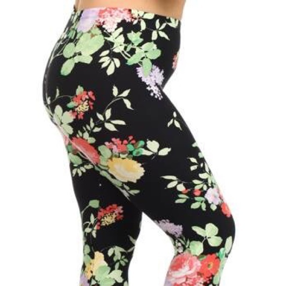 😍 NWT Women's Leggings + Size Very Comfortable 😍