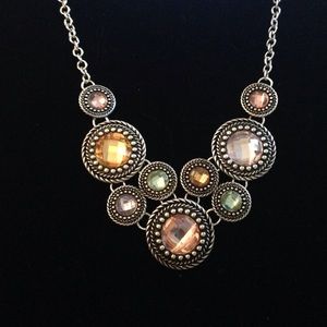 Accent necklace