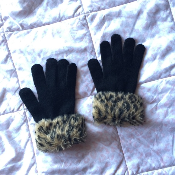 Stylish winter gloves.
