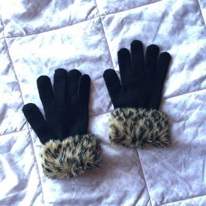 Stylish winter gloves.